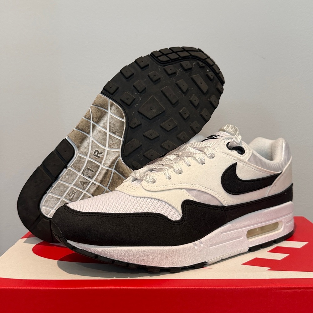 Used Nike Air Max 1 Women’s 9, Men’s 7.5